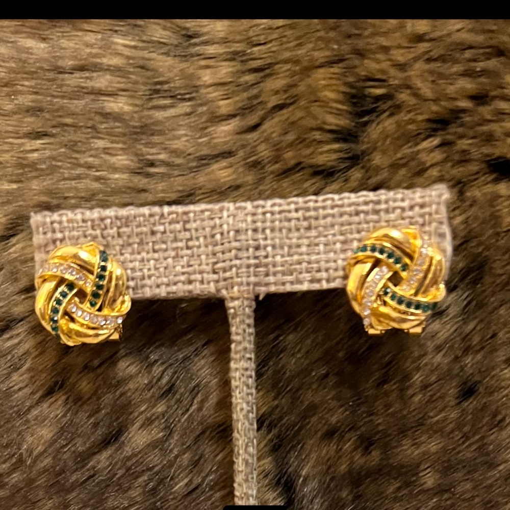 Stud earrings in rolled gold and small green crystals